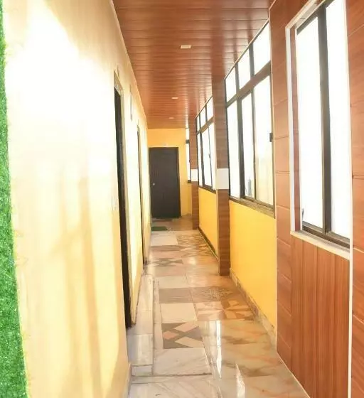 هتل Mountain View And Rooftop Restaurant