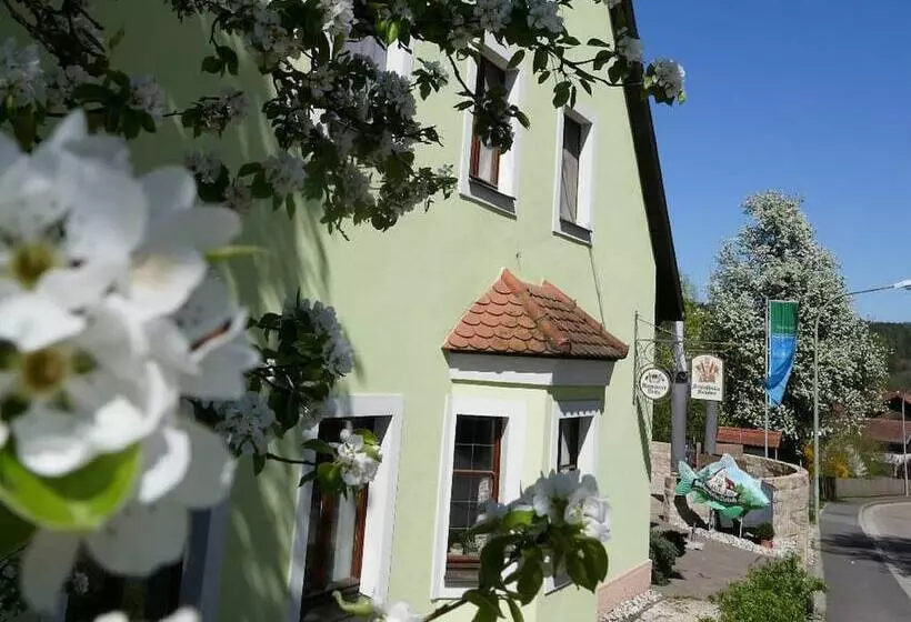 Retkeilymaja Gasthof Schloßbräu Lintach