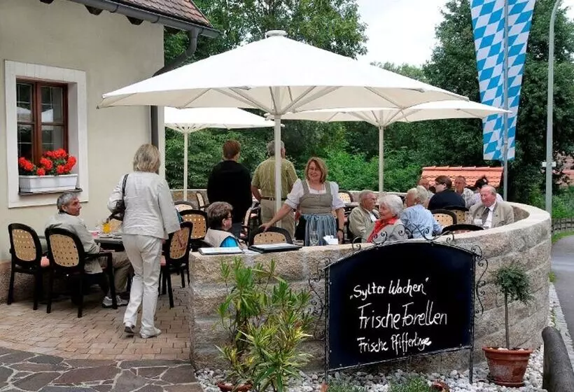 Retkeilymaja Gasthof Schloßbräu Lintach