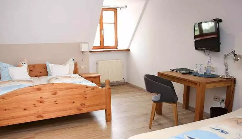 Retkeilymaja Gasthof Schloßbräu Lintach