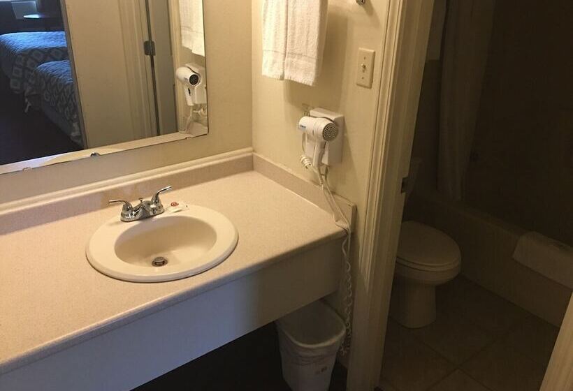 فندق صغير Whispering Creek Lodging & Rv Resort