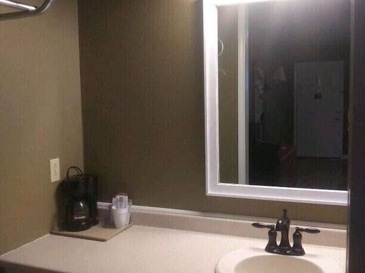 فندق صغير Whispering Creek Lodging & Rv Resort