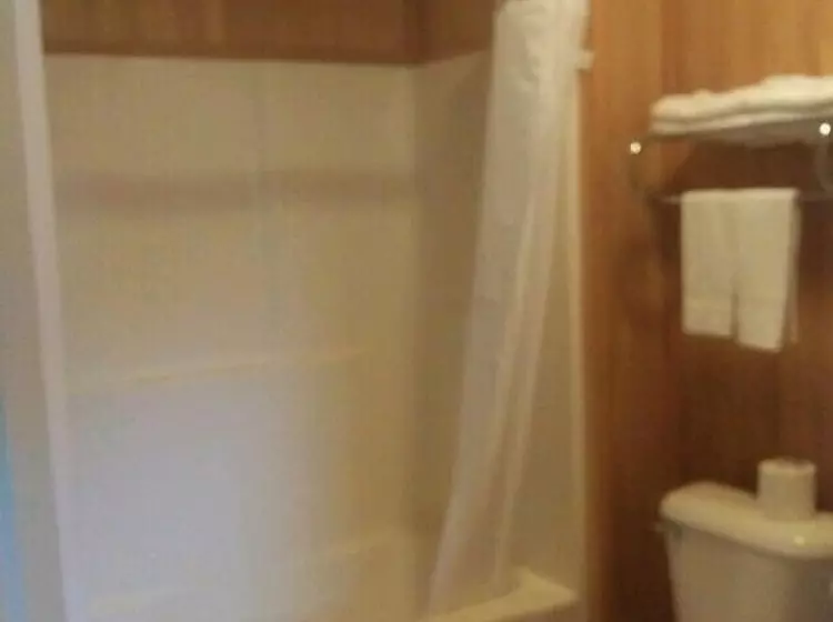 Retkeilymaja Whispering Creek Lodging & Rv Resort