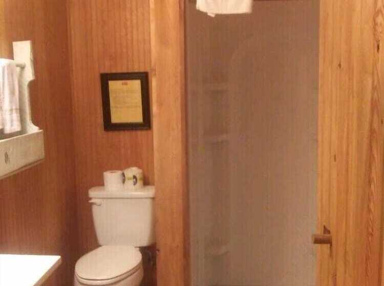 فندق صغير Whispering Creek Lodging & Rv Resort