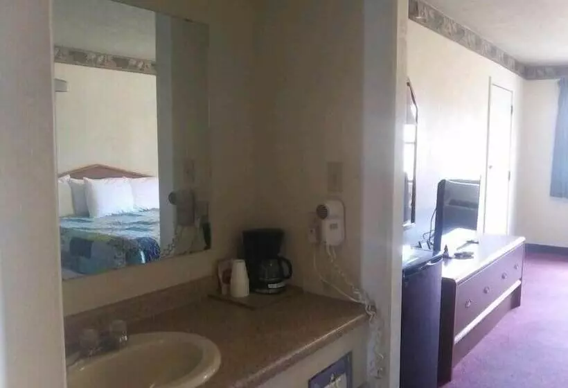 Retkeilymaja Whispering Creek Lodging & Rv Resort