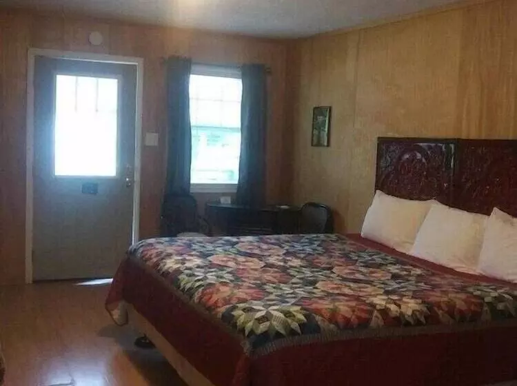 Retkeilymaja Whispering Creek Lodging & Rv Resort