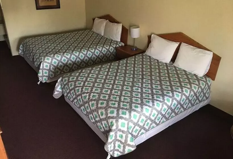 Retkeilymaja Whispering Creek Lodging & Rv Resort