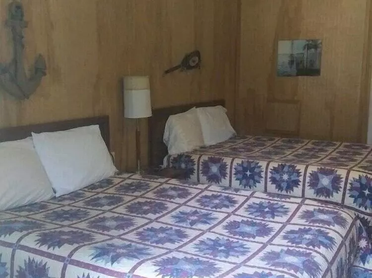 Retkeilymaja Whispering Creek Lodging & Rv Resort