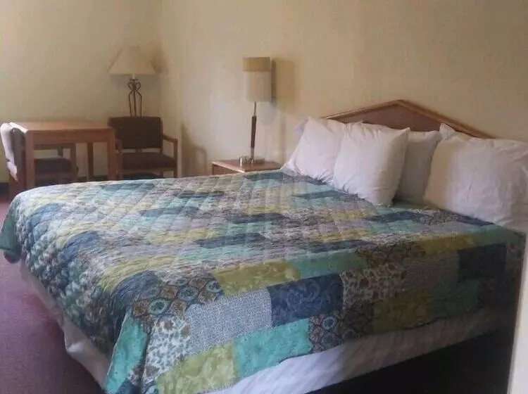 Retkeilymaja Whispering Creek Lodging & Rv Resort