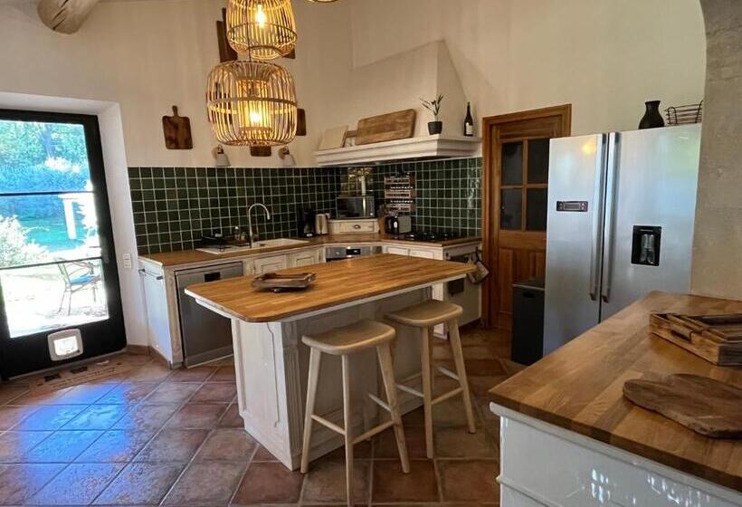 مبيت وإفطار Hestia