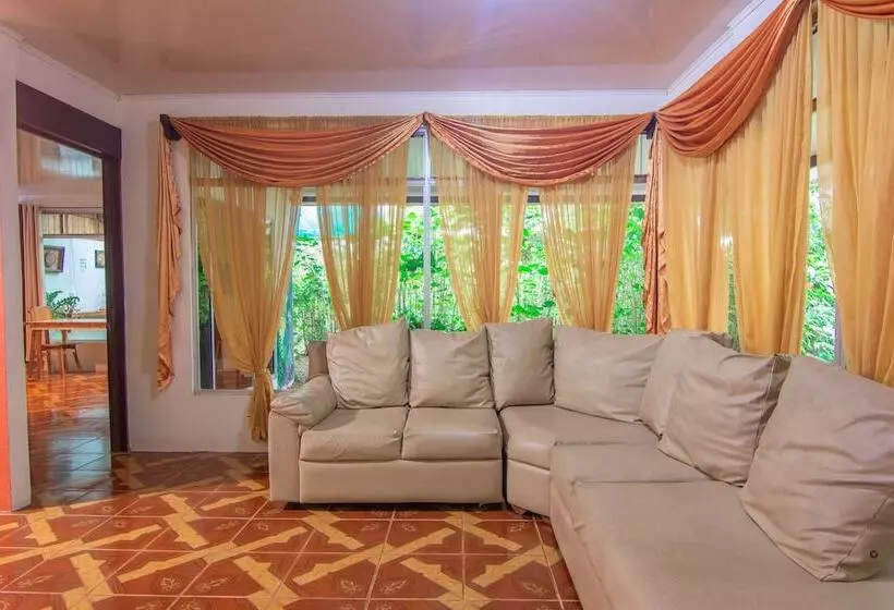 Aamiaismajoitus (B&B) Santuario De Ranas Valle Azul