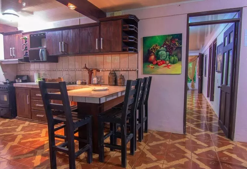 Aamiaismajoitus (B&B) Santuario De Ranas Valle Azul