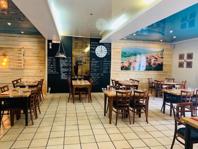 Отель Hôtel Restaurant La Bergerie