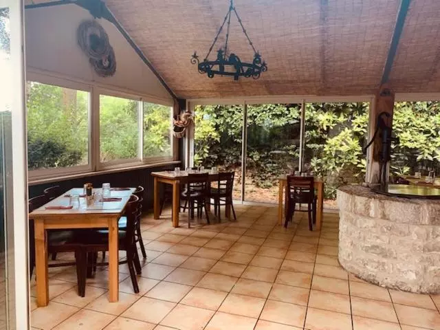 ホテル Hôtel Restaurant La Bergerie