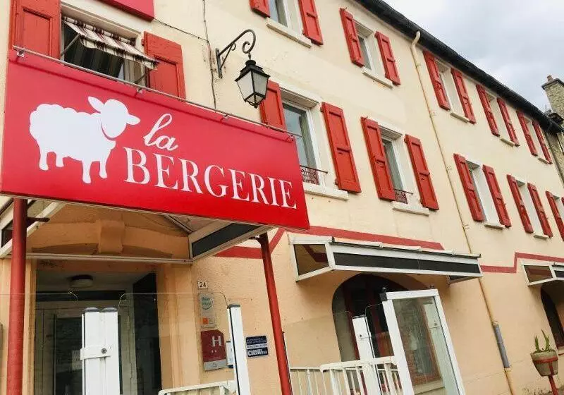 ホテル Hôtel Restaurant La Bergerie