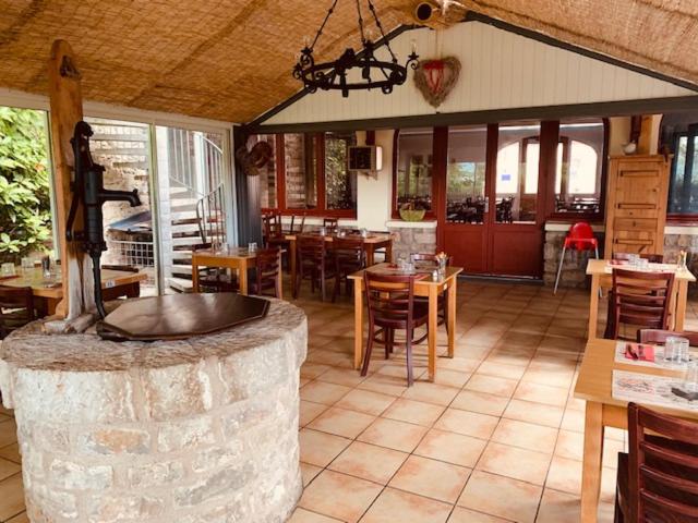 Отель Hôtel Restaurant La Bergerie