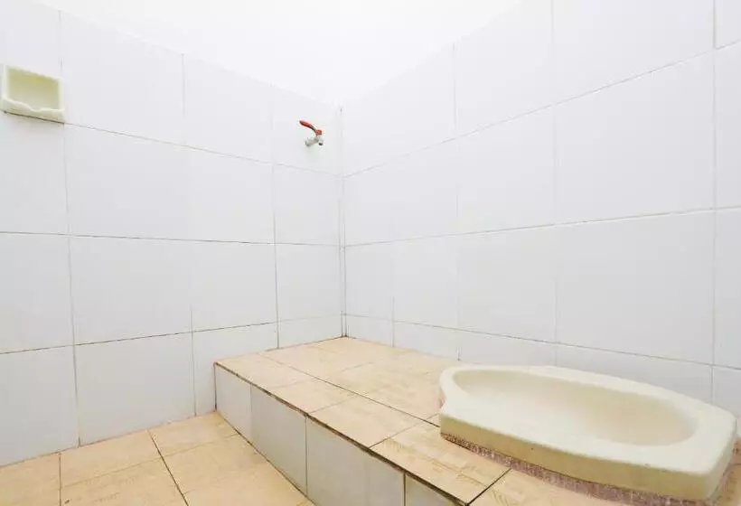 Spot On 2422 Hotel Moga Sari