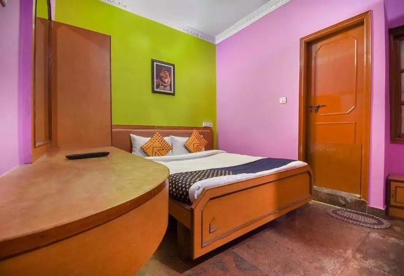 Hotelli Spot On 65925 Sindur Lodge