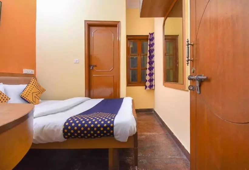 Hotelli Spot On 65925 Sindur Lodge