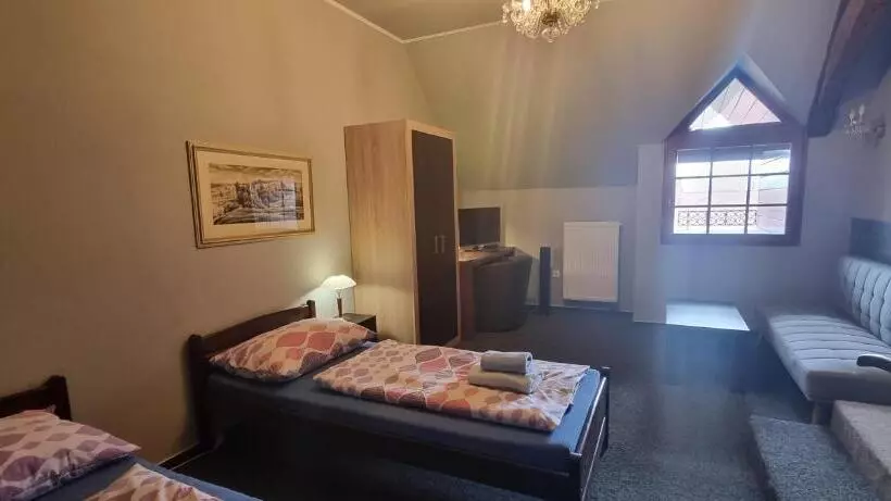 Hotelli Ubytování 8