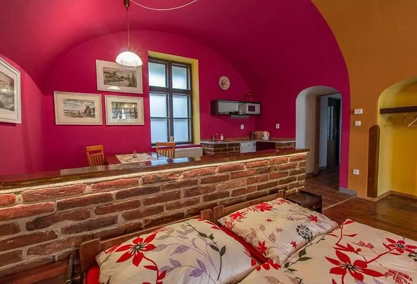 Hotelli Ubytování 8