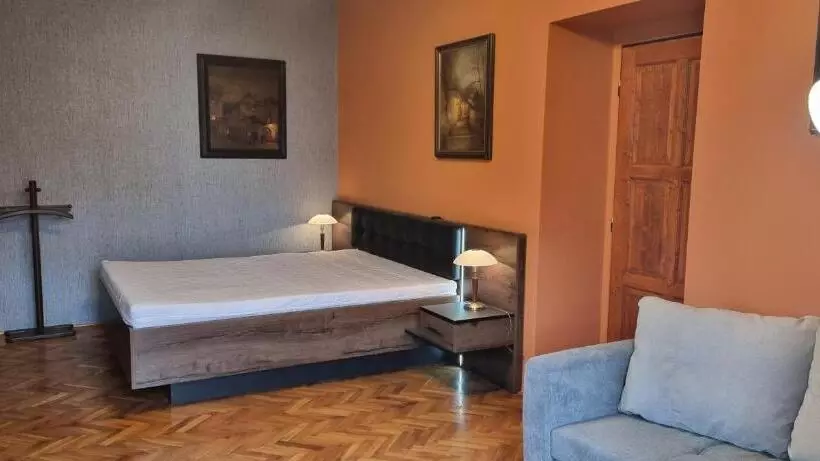 Hotelli Ubytování 8