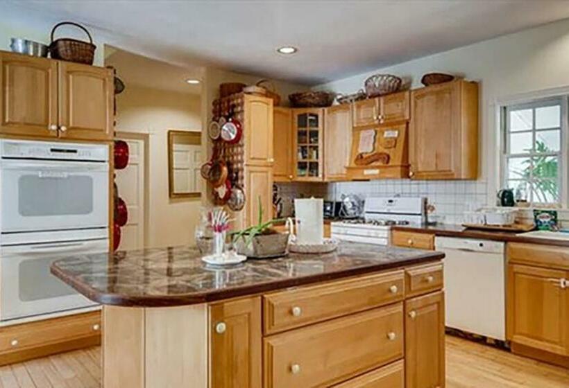 בית מלון כפרי West Tisbury Inn