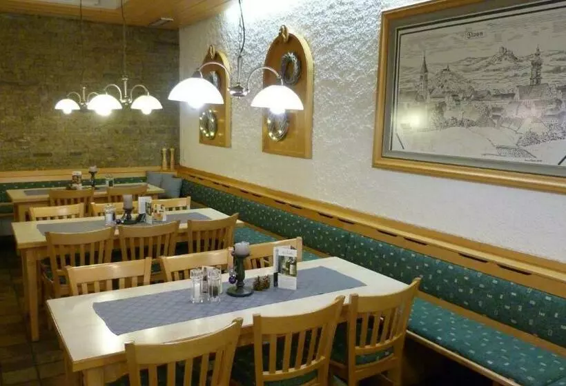 Retkeilymaja Gasthof Pension Weißes Rössl