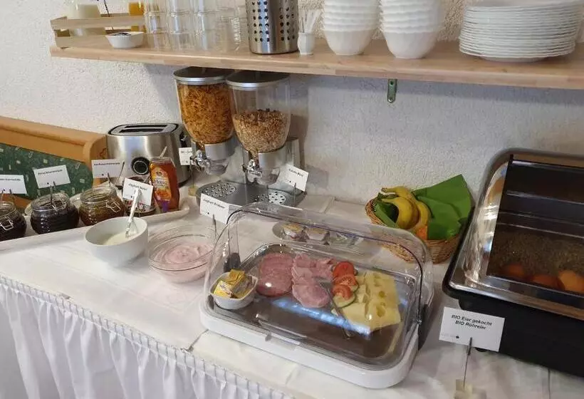 Retkeilymaja Gasthof Pension Weißes Rössl