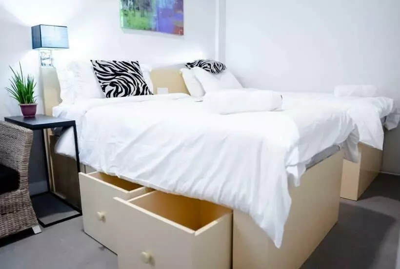 ベッドアンドブレックファースト Radlett Residences Hotel   Tuguegarao