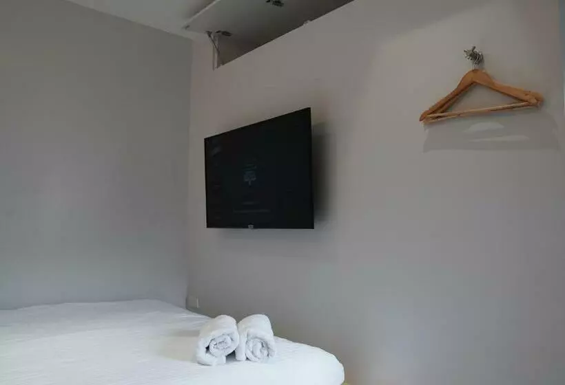 ベッドアンドブレックファースト Radlett Residences Hotel   Tuguegarao
