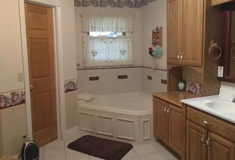 Grabers Green Gables B&b