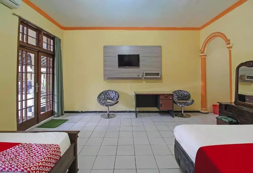 Hotelli Oyo 1984  Istana Family