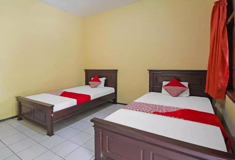 Hotelli Oyo 1984  Istana Family