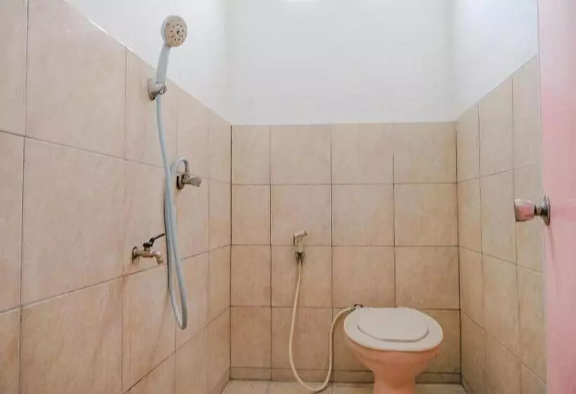 Hotelli Oyo 1984  Istana Family