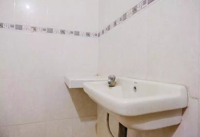 Hotelli Oyo 1984  Istana Family