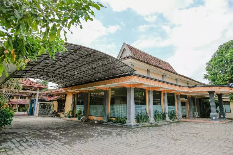 Hotelli Oyo 1984  Istana Family