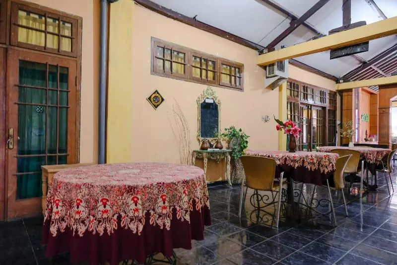 Hotelli Oyo 1984  Istana Family