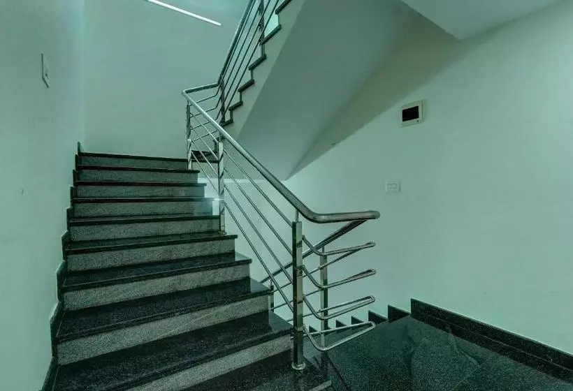 Hotelli Oyo 29743 Pushpagiri Comforts