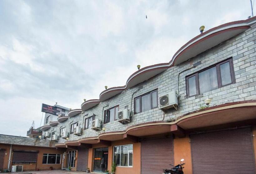 Hotel Oyo 47040 Vibes