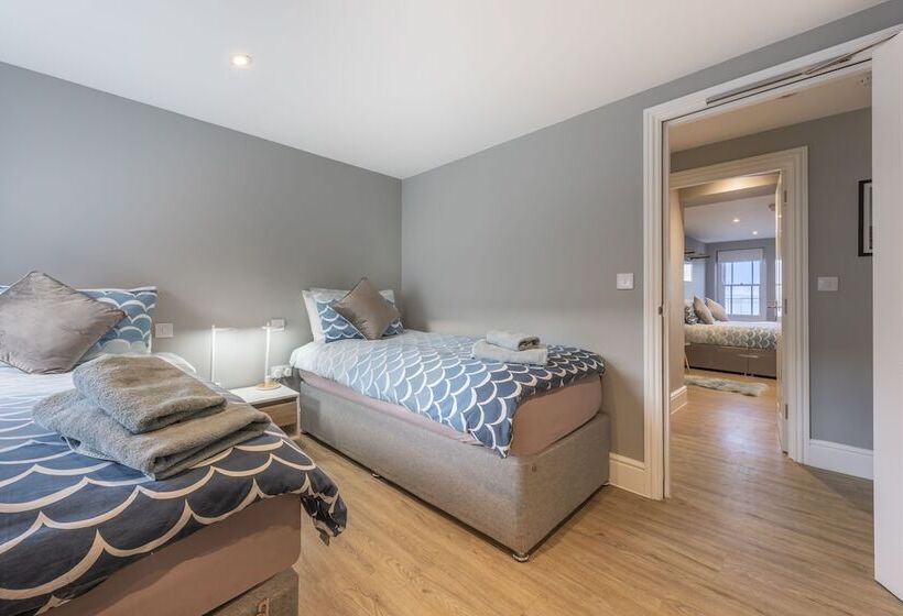 Hotel The Royal George