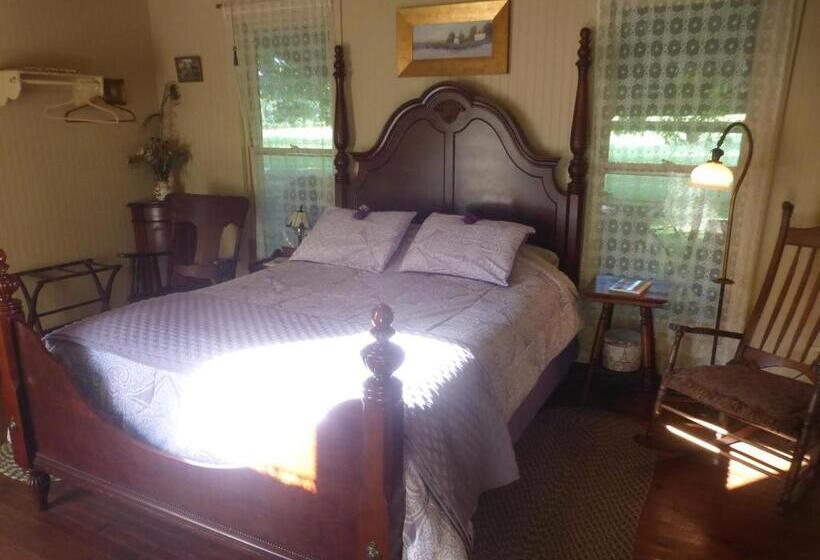 Mulberry Lavender Farm And B&b