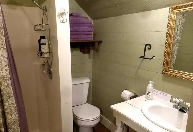 Mulberry Lavender Farm And B&b