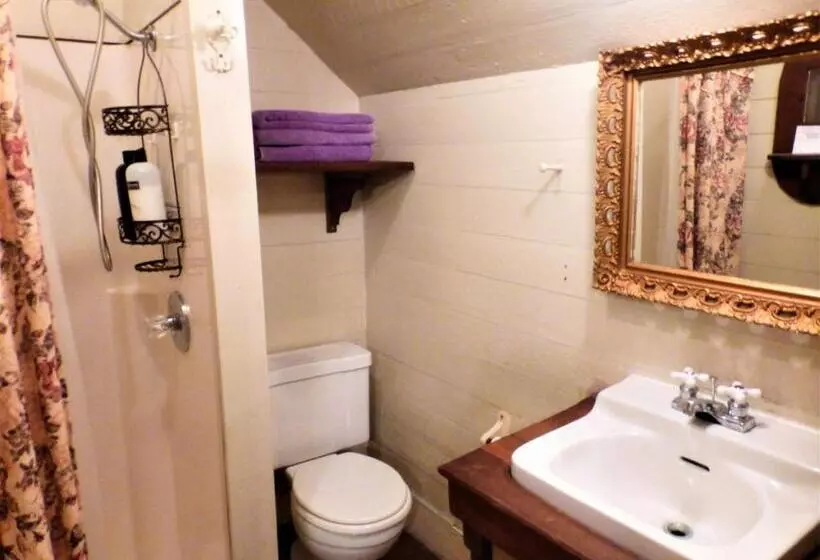 Mulberry Lavender Farm And B&b