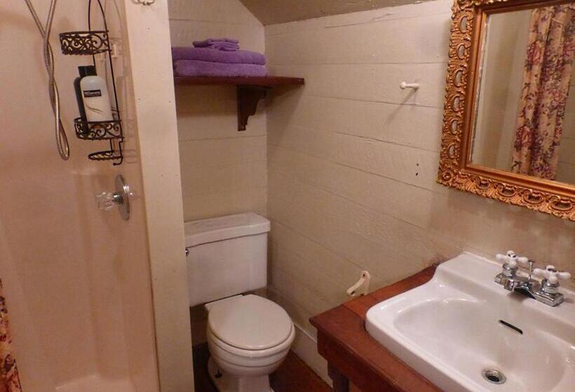 Mulberry Lavender Farm And B&b