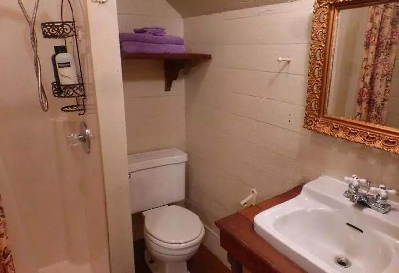 Mulberry Lavender Farm And B&b