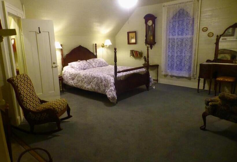 Mulberry Lavender Farm And B&b