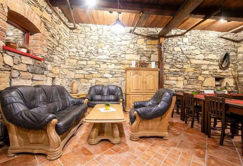 Majatalo Ave Restaurant