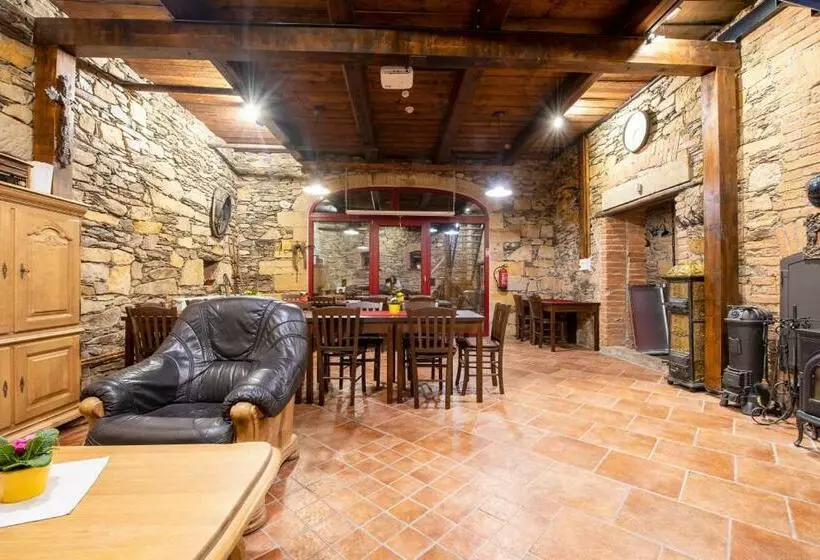 Majatalo Ave Restaurant