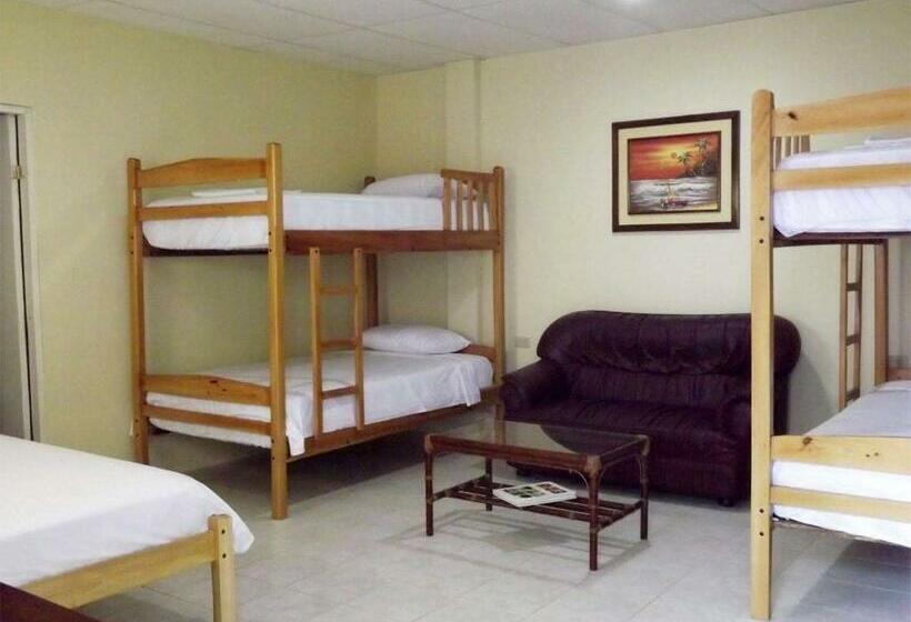 بنسيون Casa Blue Tortuga